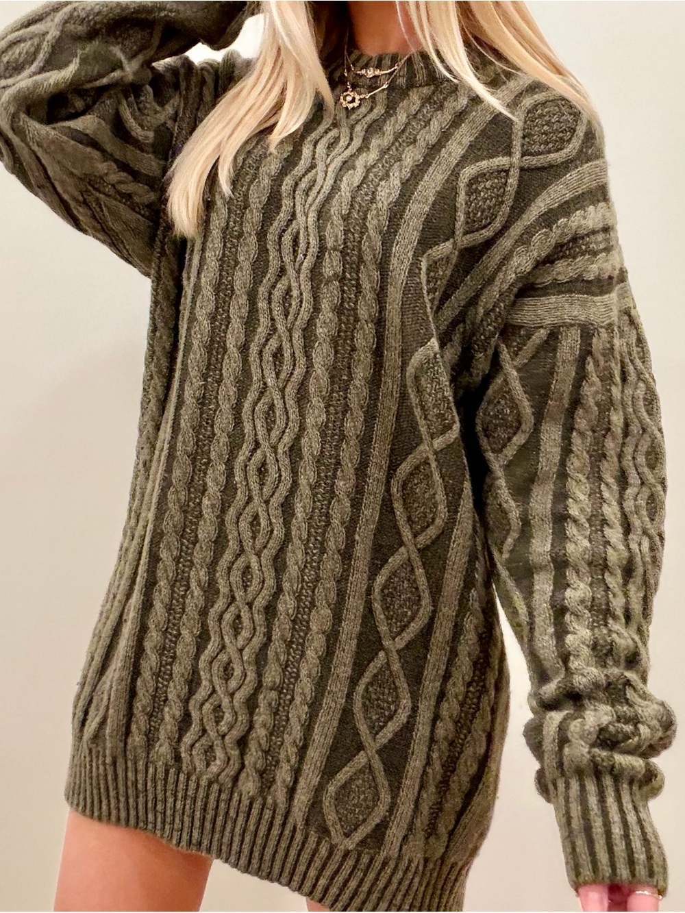 Vintage 90’s Chunky Cable Knit Wool Crewneck Sweater in Khaki Green